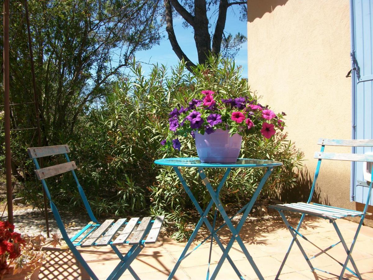 Les Chardons Bleus Bed & Breakfast Lorgues Exterior photo